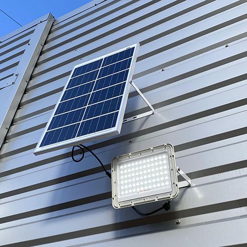 Прожектор светодиодный 60W аккумуляторный (LiFePO4, 10000mAh) с солнечной панелью (6V 15W) PROTESTER SLFL0601 SLFL0601 фото