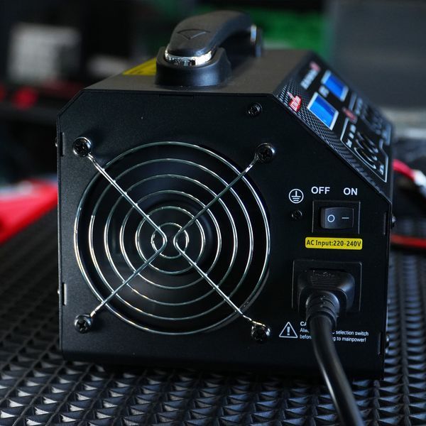 Зарядний пристрій 2-канальний 2x22А 2-6S LiPo/LiHV 1100Вт 220В ULTRA POWER PROTESTER UP1100 UP1100 фото