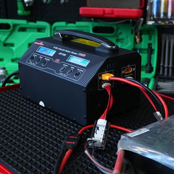 Зарядний пристрій 2-канальний 2x22А 2-6S LiPo/LiHV 1100Вт 220В ULTRA POWER PROTESTER UP1100 UP1100 фото